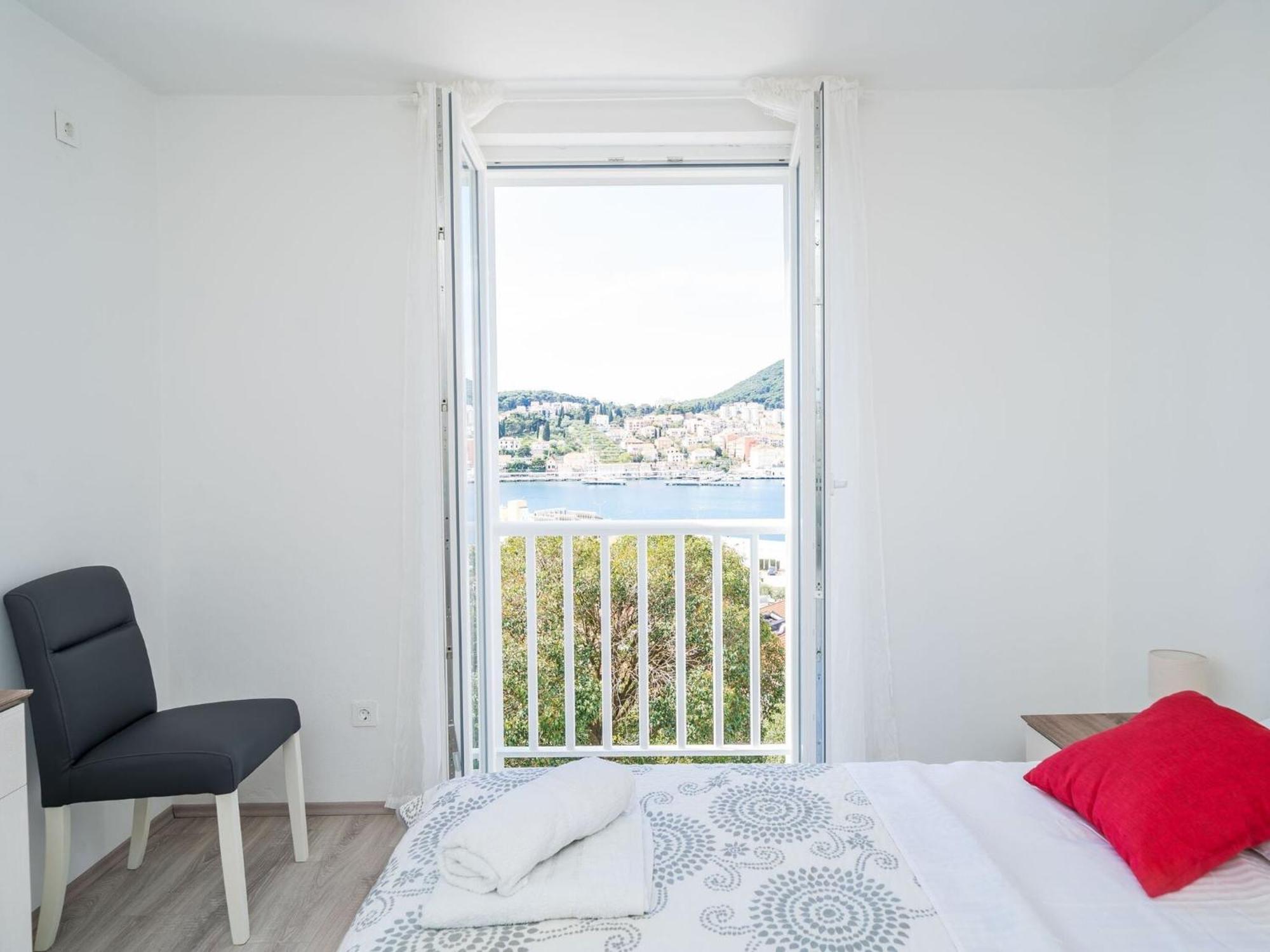 Apartment Cvjetkovi - Two Bedroom Apartment With Terrace And Sea View Dubrovnik Bagian luar foto